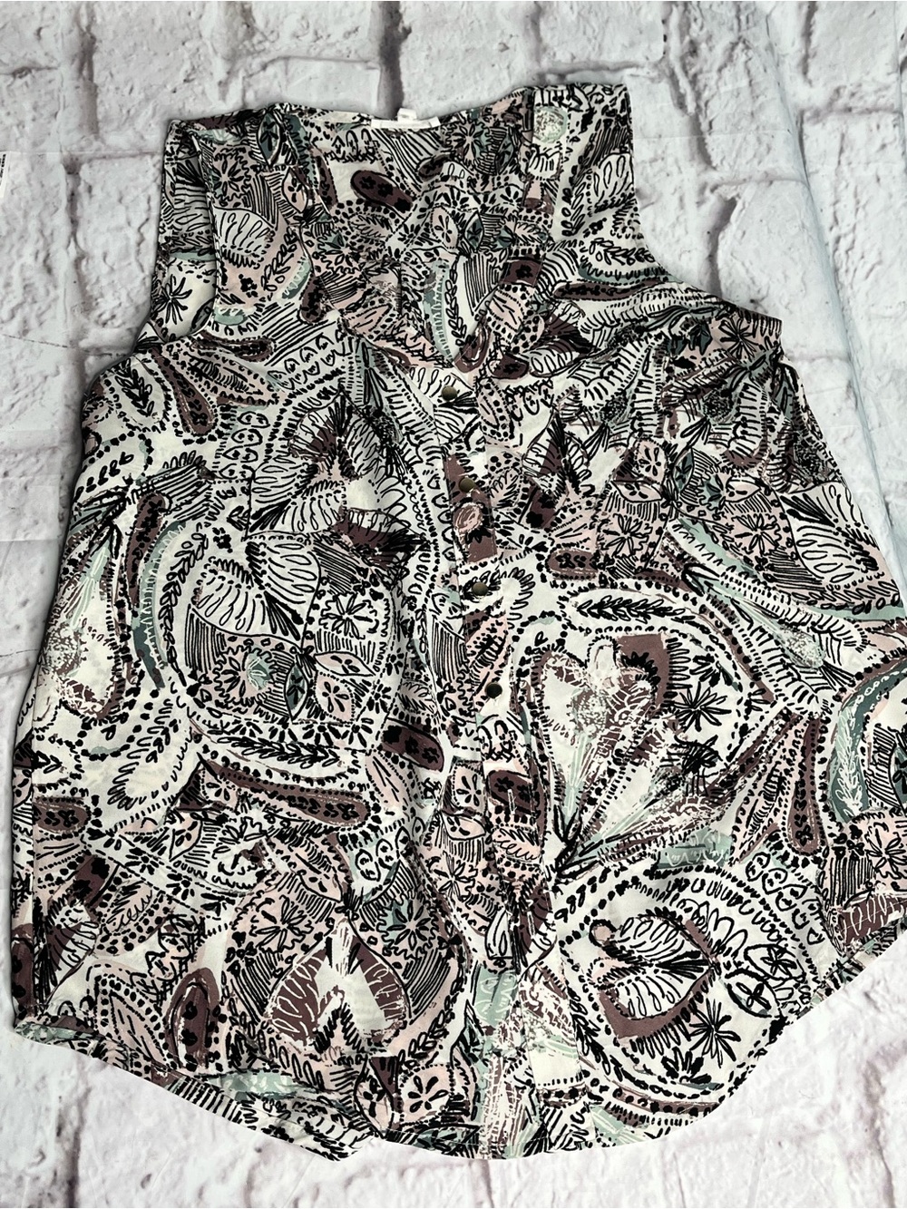 Maurices paisley print sleeveless top women’s size medium